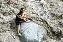 山洪中紧抱孩子的父亲获救 孩子没了