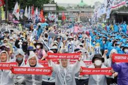 韩国首尔爆发大规模反美集会