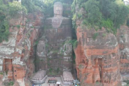 乐山大佛真身全部露出