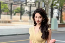金融美女参加世界小姐：疑空降入选