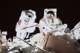 神十四乘组首次出舱官方预告