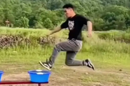 小伙练轻功水上漂 被派出所叫去备案