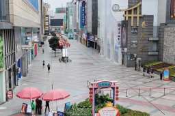 实拍成都商业街现状：店铺基本关闭
