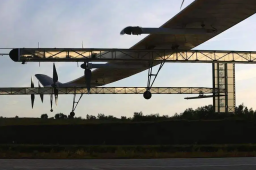 国产太阳能无人机首飞成功