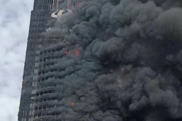 长沙电信大楼起火 火光冲天