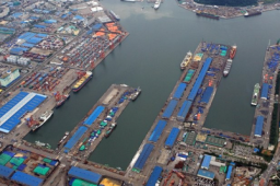 韩国港口一货轮爆炸 中国籍船长身亡