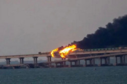 克里米亚大桥起火 部分桥面坍塌