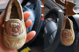 男子将妈妈38年前做的布鞋当挂件