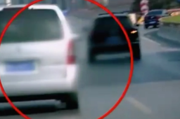 央视曝光间谍离境前被抓现场