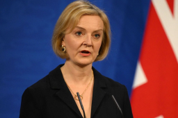 特拉斯宣布辞去英国首相职务