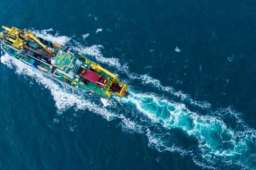 亚洲最大重型自航绞吸船天鲲号现身