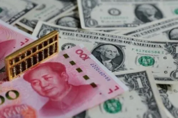 离岸人民币兑美元跌至7.3