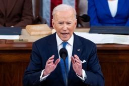 拜登称苏纳克任英国首相是开创性的