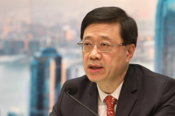 李家超回应港股波动