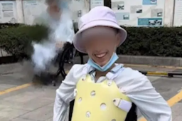 女大学生遭坠楼男子砸中后高位截瘫