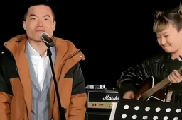 董宇辉回应遭陌生女子泼水