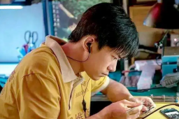 易烊千玺连续三年提名金鸡奖影帝