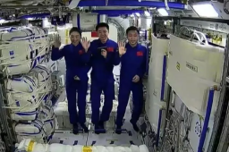 神十四乘组进入梦天实验舱