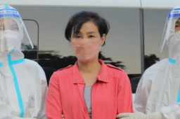 外逃27年“红通人员”屈健玲被遣返