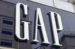 拼不过优衣库 GAP甩卖中国业务