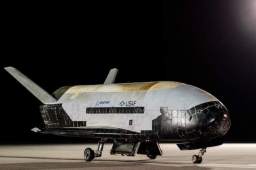 美军无人航天器在轨908天后返回地球