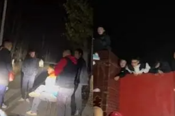 班主任出嫁全班男生爬墙堵门