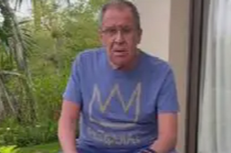 俄外长回应戴苹果手表：是华为的