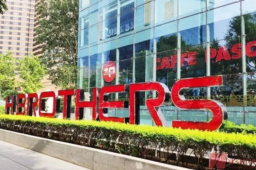 昔日“影视一哥”华谊兄弟宣布裁员