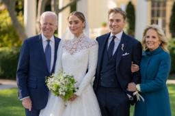 拜登在白宫草坪为孙女主持婚礼
