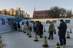 本土新增连续7天破2万 防控难在哪