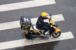 外卖员流浪3天发求助信 公司回应