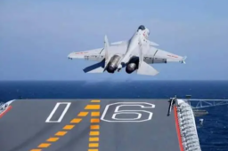 歼15首次起降辽宁舰10周年