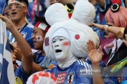 那名装扮奇特的日本球迷又来了