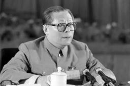 新华社发布江泽民同志生平照片