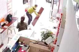 男子打砸彩票店：花3万7中2万9嫌少