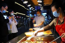 多地支持“摆摊” 夜市回来了