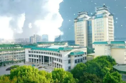 校方通报男生被指在女友孕期出轨