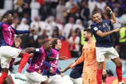 世界杯半决赛将播放孤勇者