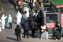 患者激增 医护人员大面积感染