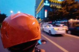 这个寒冬对骑手来说格外难熬