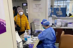 第一波冲击下 北京的医护“防波堤”