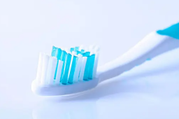 复阳的人是因为没有扔牙刷？别信