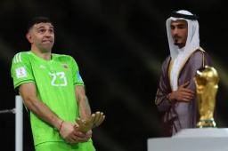 阿根廷门将领奖台做不雅动作惹争议