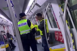 男子地铁上拒戴口罩称阳过不用戴