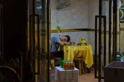 街边小店的2022年：一难接一难