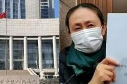 江秋莲去江歌墓前读判决书