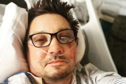 “鹰眼”扮演者晒出ICU自拍