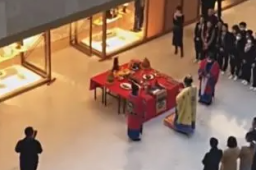 爱马仕开业请道士做法 商场回应