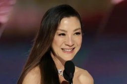 杨紫琼获金球奖影后