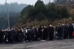 胡鑫宇失踪事件:每天上千人上山搜寻